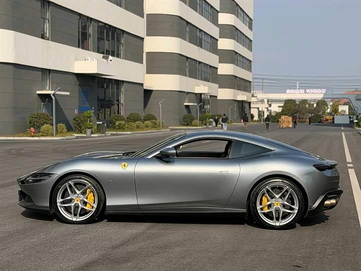 Фото 3 - Ferrari Roma