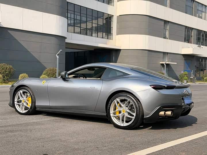 Фото 4 - Ferrari Roma