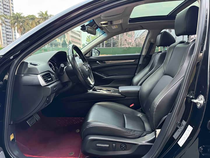 Фото 4 - Honda Accord