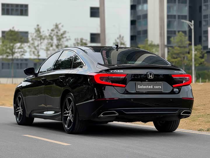 Фото 7 - Honda Accord
