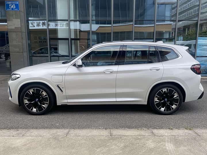 Фото 3 - BMW iX3