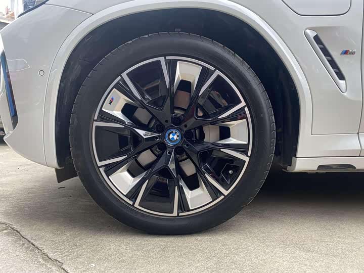 Фото 9 - BMW iX3