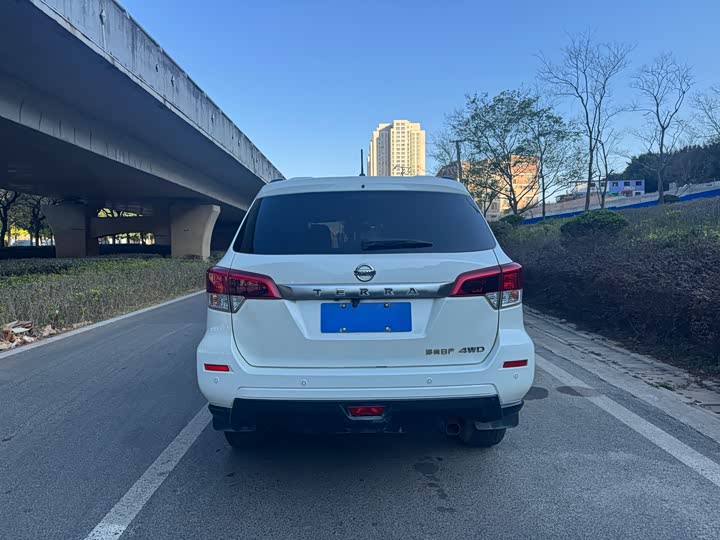 Фото 6 - Nissan Terra