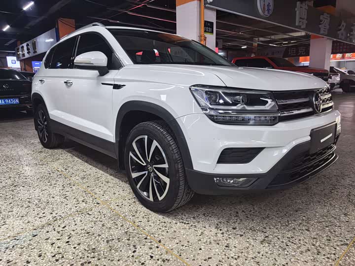 Фото 3 - Volkswagen Tharu