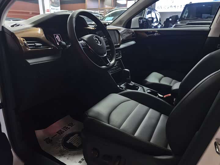 Фото 4 - Volkswagen Tharu