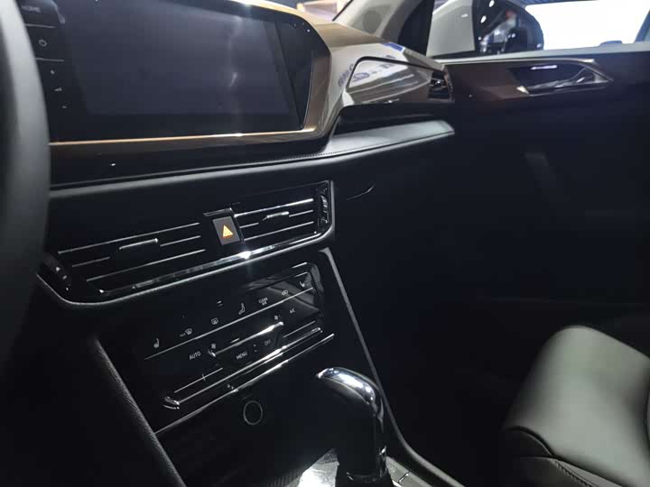 Фото 7 - Volkswagen Tharu