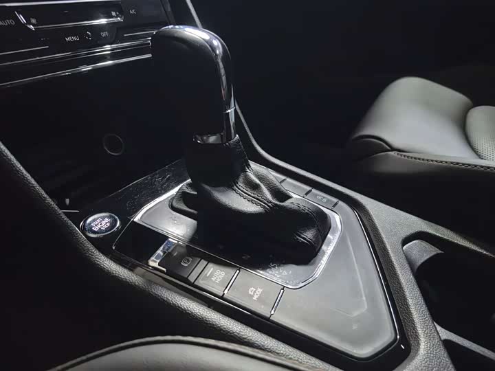 Фото 8 - Volkswagen Tharu