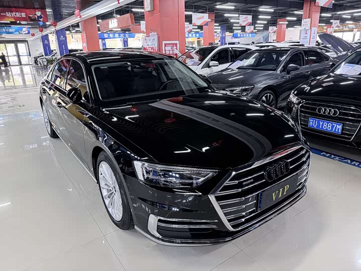 Фото 3 - Audi A8