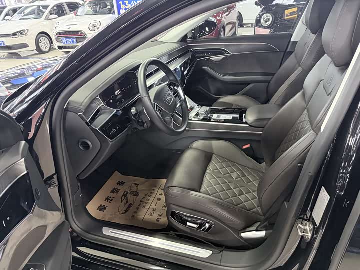 Фото 4 - Audi A8