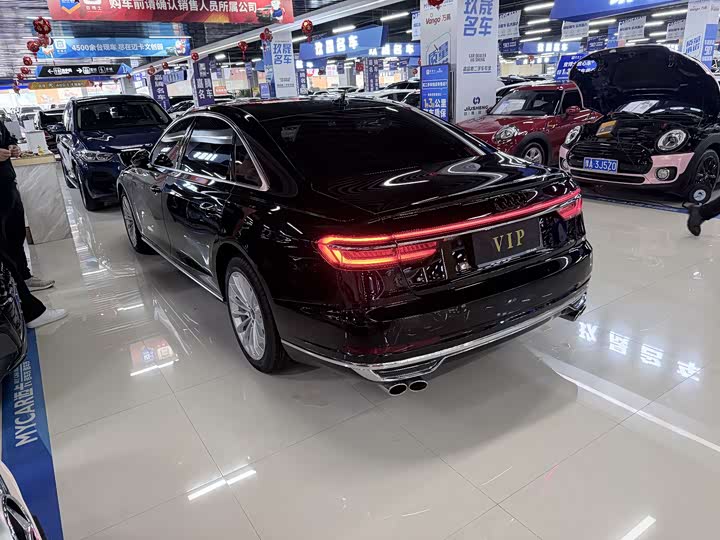 Фото 7 - Audi A8