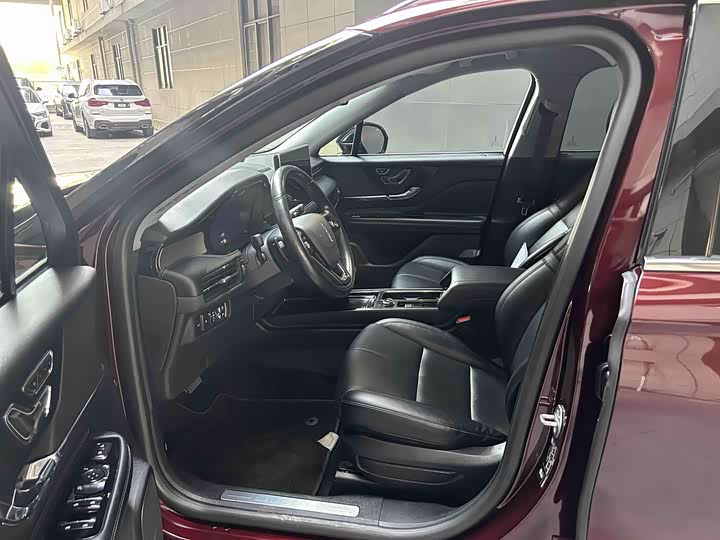 Фото 3 - Lincoln Corsair