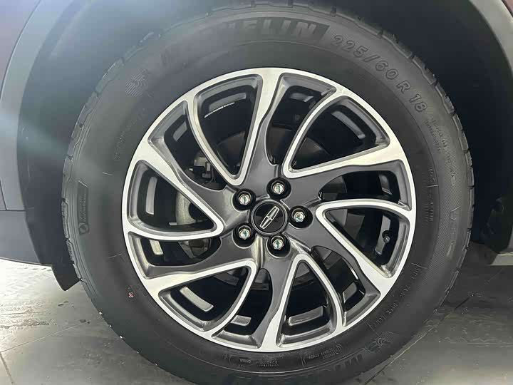 Фото 4 - Lincoln Corsair