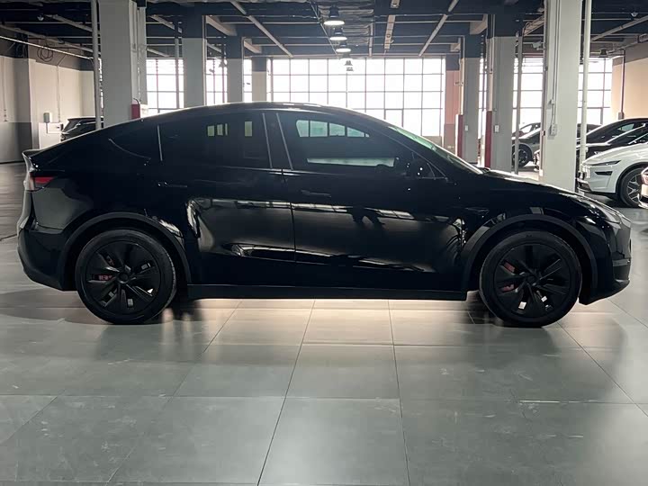 Фото 2 - Tesla Model Y