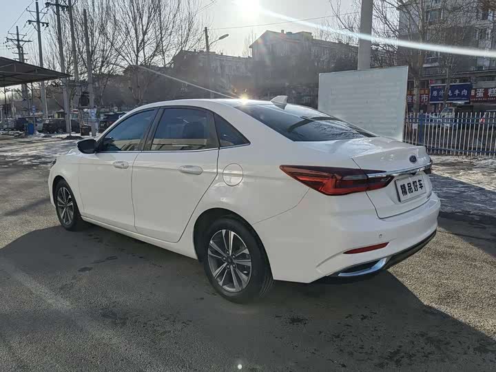 Фото 6 - Ford Escort