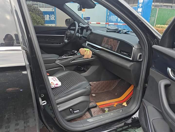 Фото 8 - Geely Monjaro