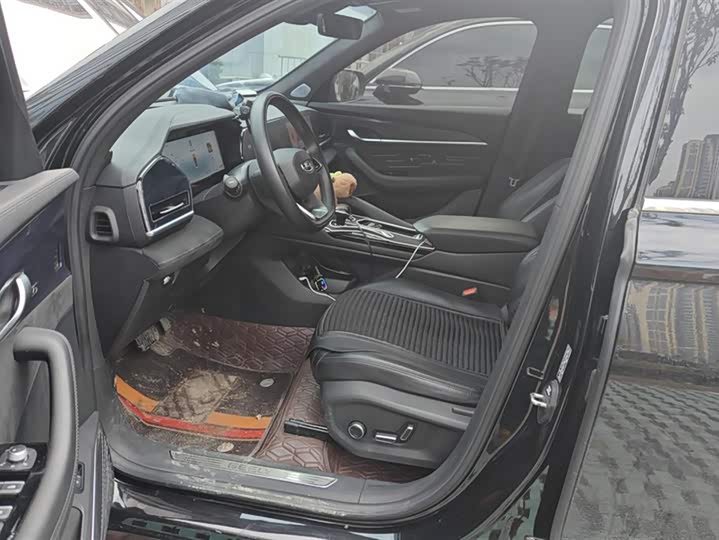 Фото 9 - Geely Monjaro