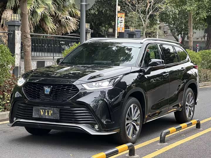 Фото 1 - Toyota Crown Kluger