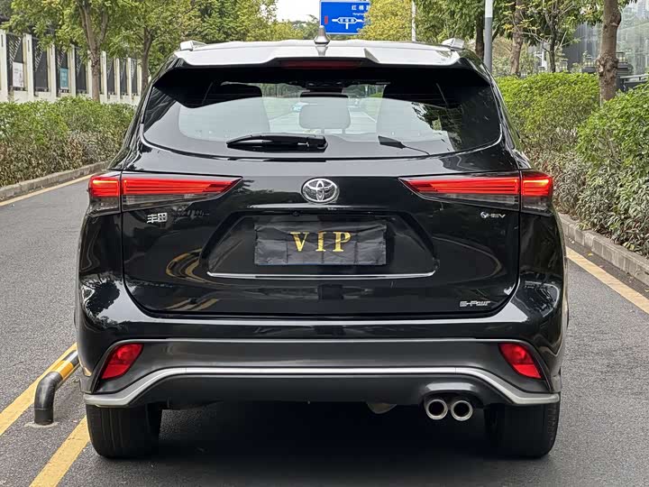 Фото 8 - Toyota Crown Kluger