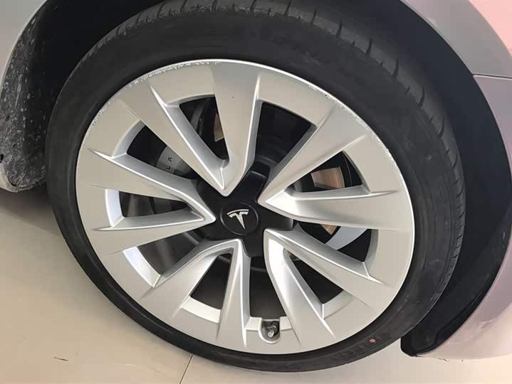 Фото 6 - Tesla Model 3