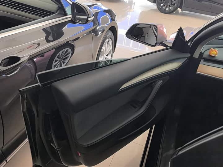 Фото 7 - Tesla Model 3