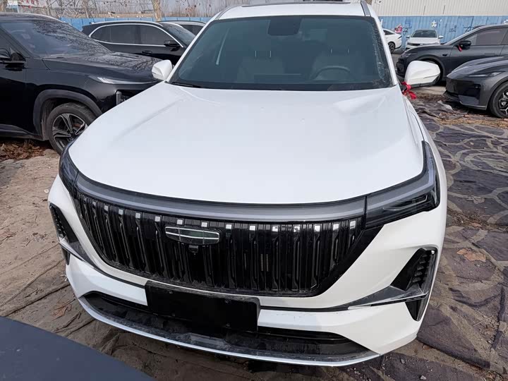 Фото 2 - Geely Atlas L