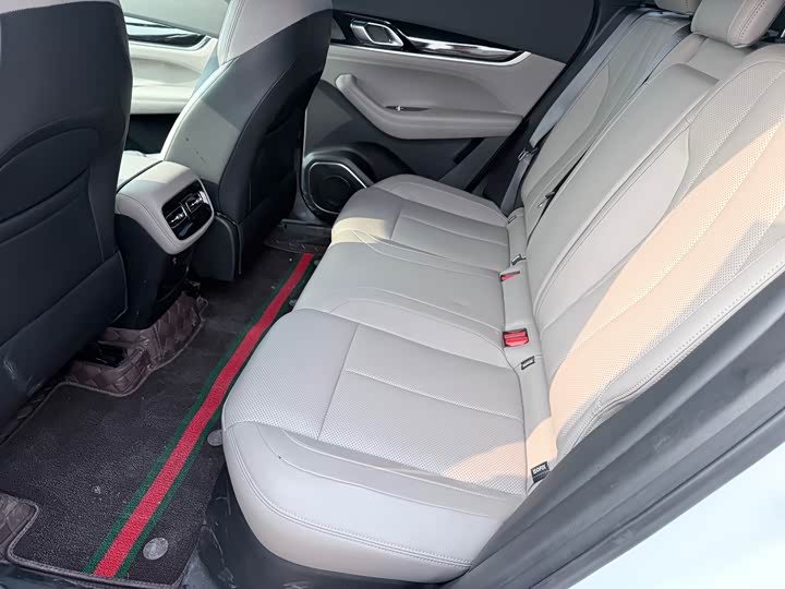 Фото 5 - Geely Atlas L