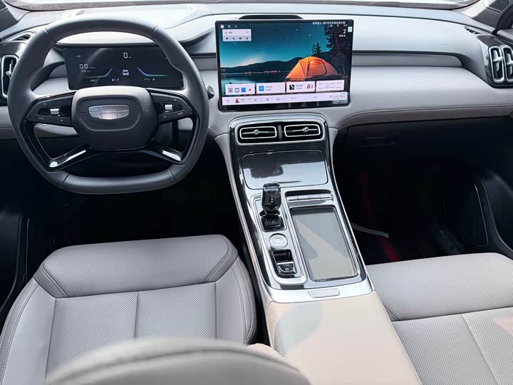 Фото 6 - Geely Atlas L