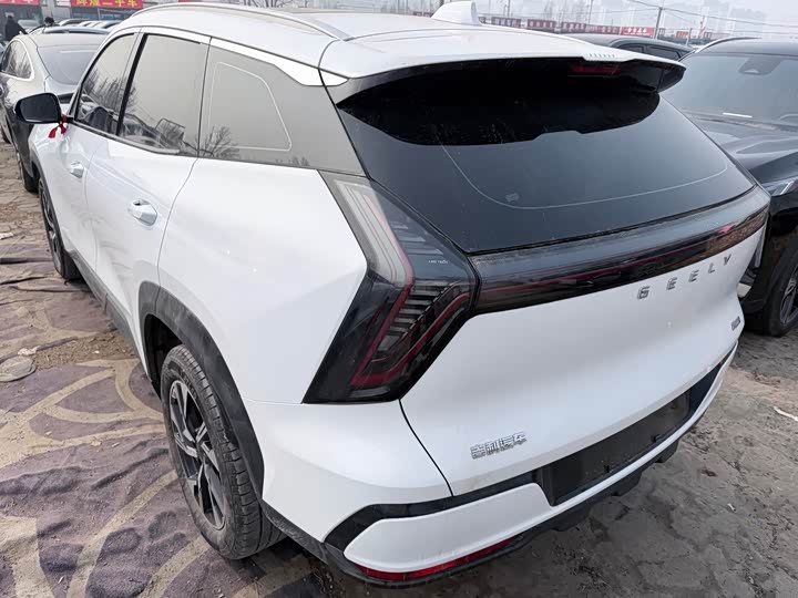 Фото 7 - Geely Atlas L