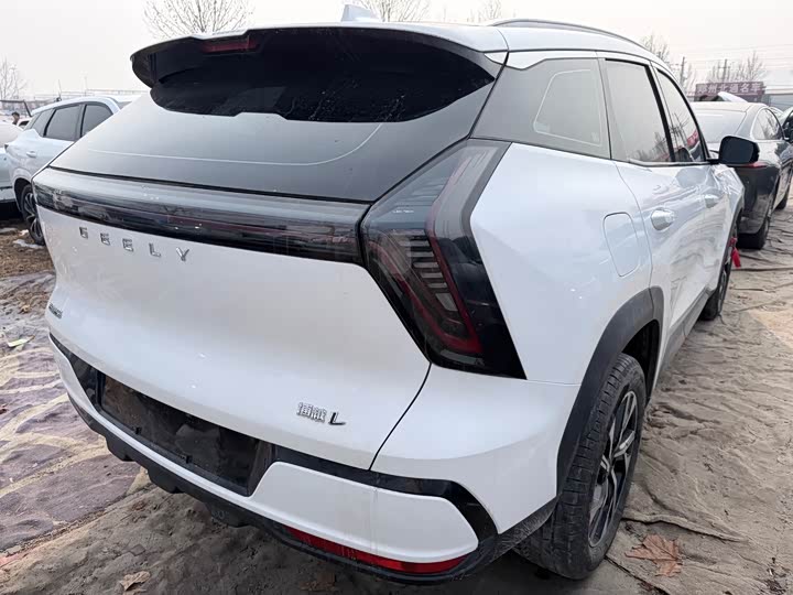 Фото 9 - Geely Atlas L