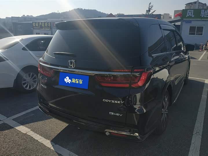 Фото 3 - Honda Odyssey