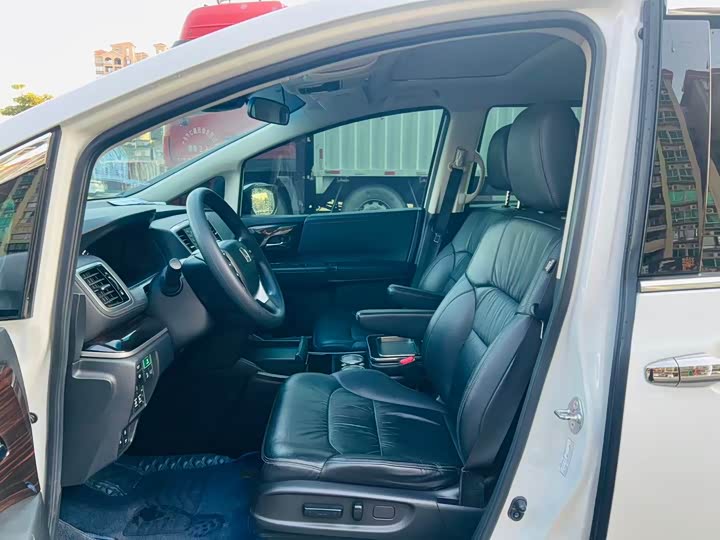 Фото 8 - Honda Odyssey