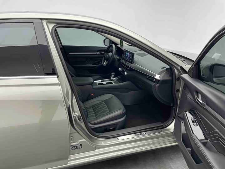 Фото 9 - Nissan Teana