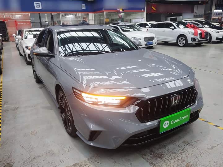 Фото 4 - Honda Inspire