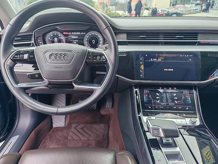 Фото 7 - Audi A8