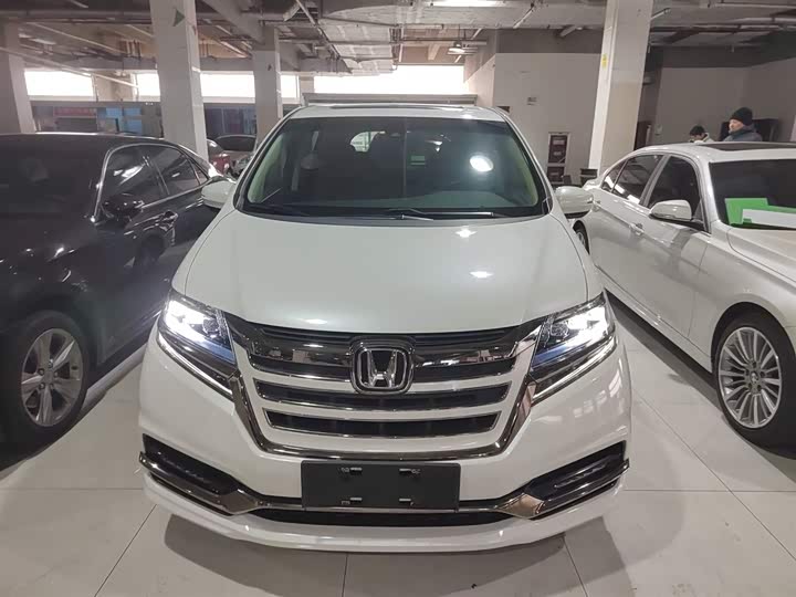 Фото 3 - Honda Elysion