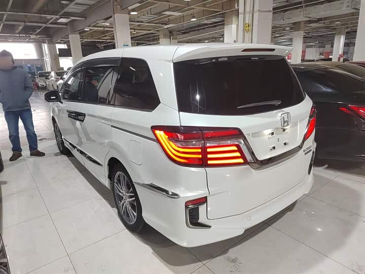 Фото 5 - Honda Elysion