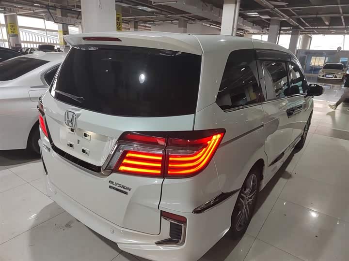 Фото 7 - Honda Elysion