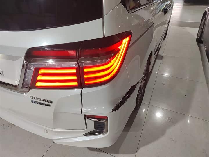 Фото 8 - Honda Elysion