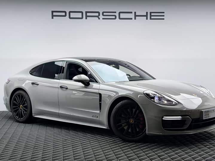 Фото 3 - Porsche Panamera