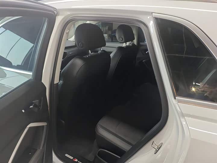 Фото 8 - Audi Q3