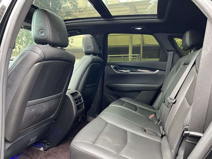 Фото 6 - Cadillac XT5