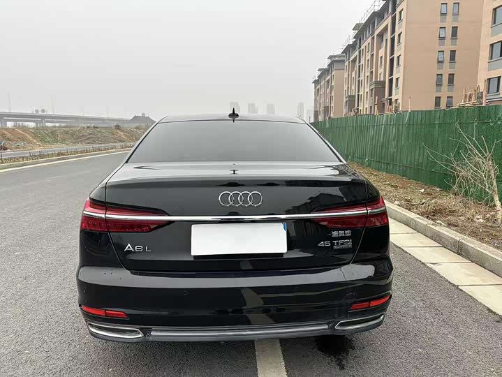 Фото 8 - Audi A6L