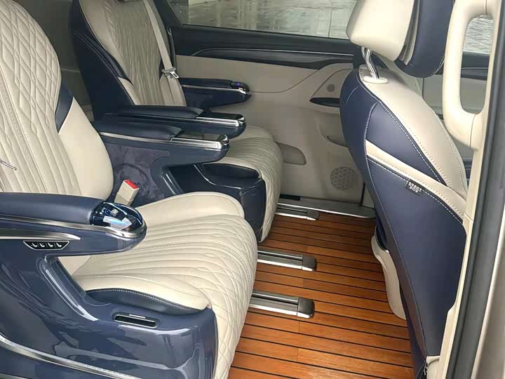 Фото 5 - Buick GL8 ES