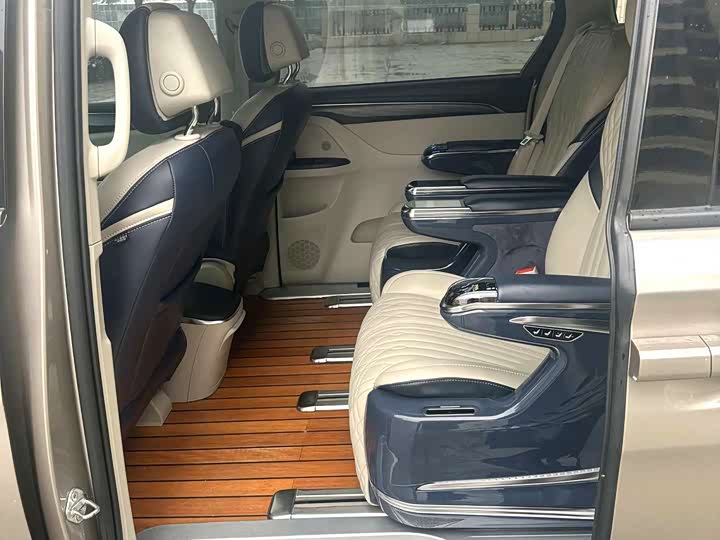 Фото 8 - Buick GL8 ES