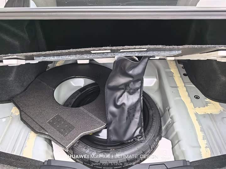 Фото 4 - Toyota Yaris L