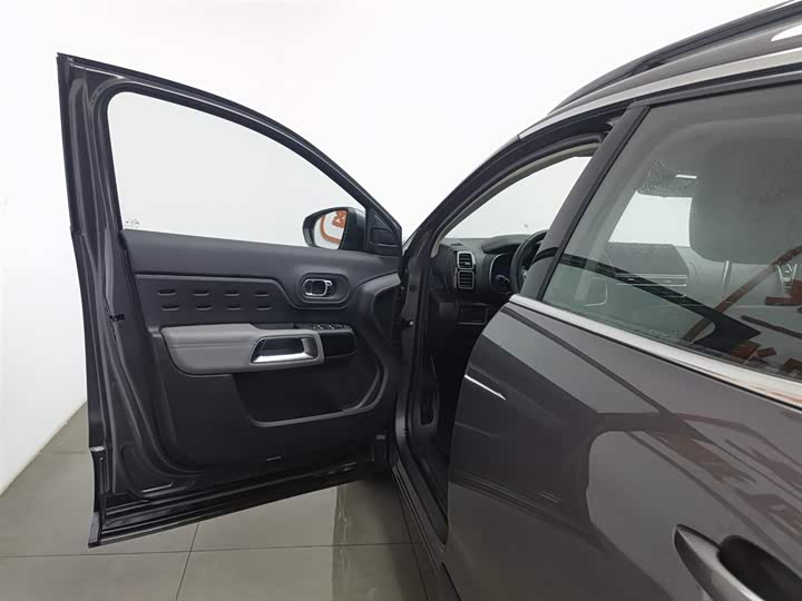 Фото 8 - Citroen C5 Aircross 2023