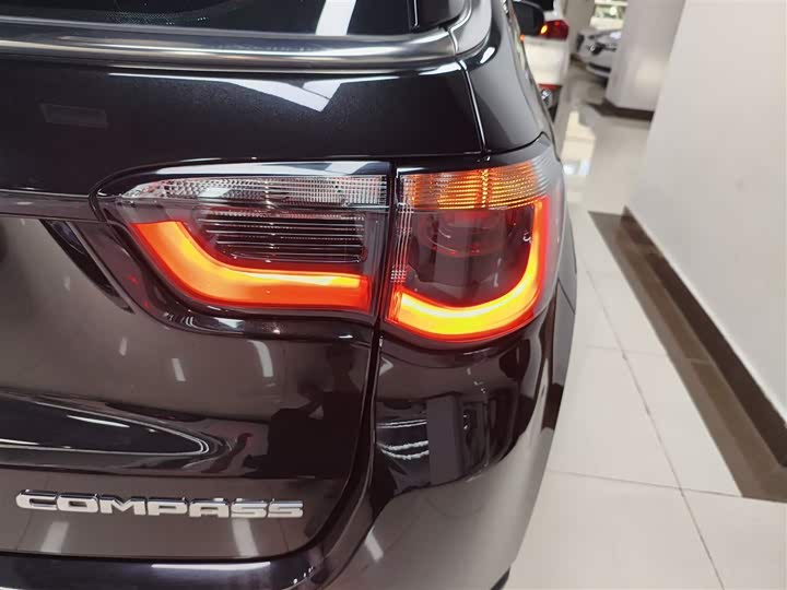 Фото 8 - Jeep Compass