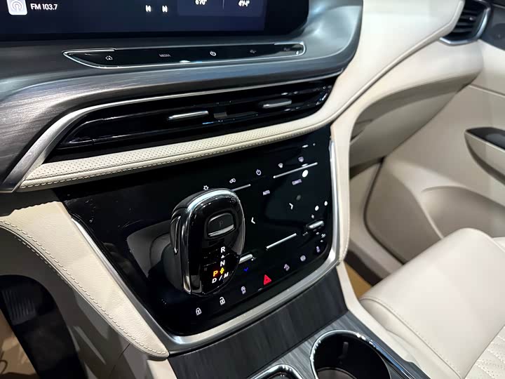 Фото 8 - Buick GL8 ES