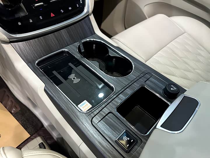 Фото 9 - Buick GL8 ES