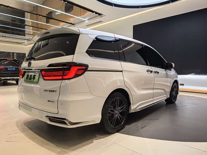 Фото 8 - Honda Odyssey